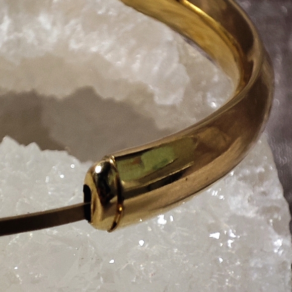 Vintage Smooth Gold Tone Plated Impressed Wreath Festoon Pattern Bangle Bracelet - Picture 8 of 14